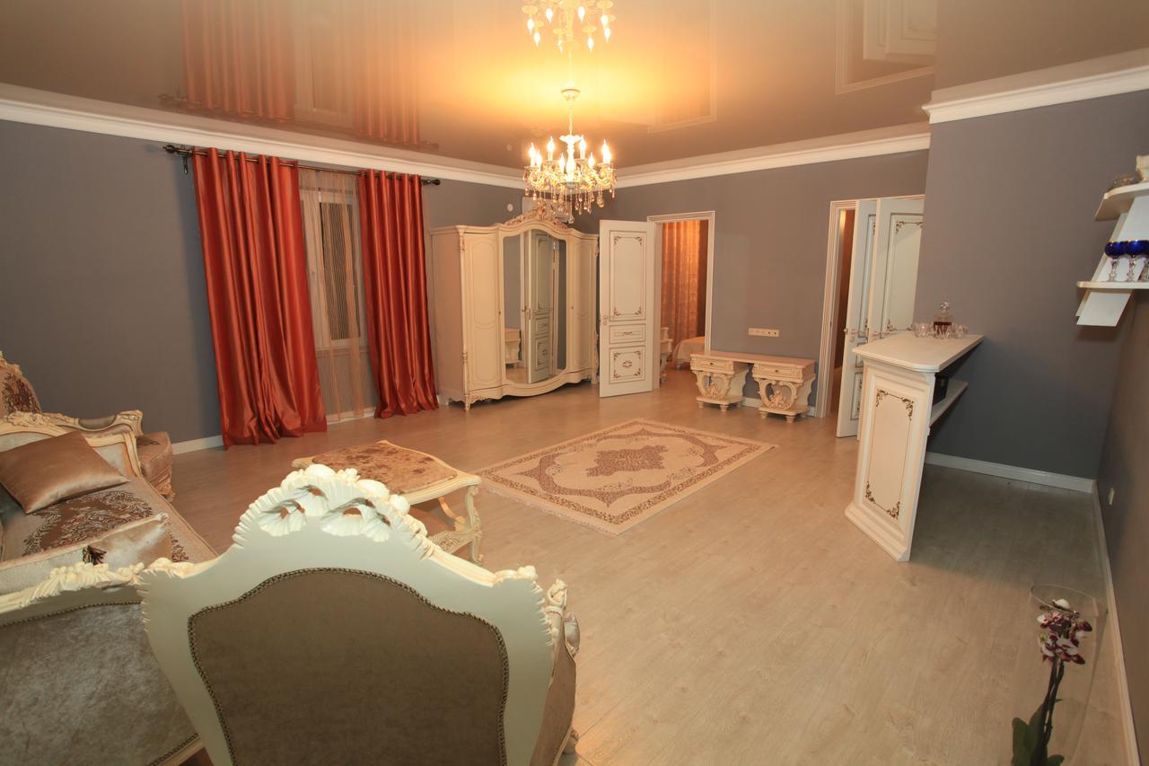 Guest House Esma Sukhumi Eksteriør bilde