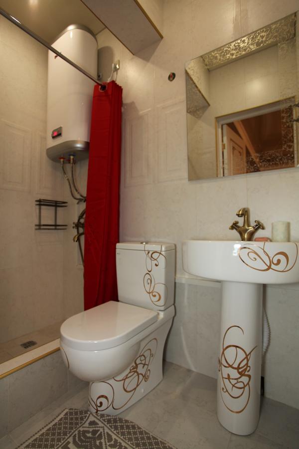 Guest House Esma Sukhumi Eksteriør bilde