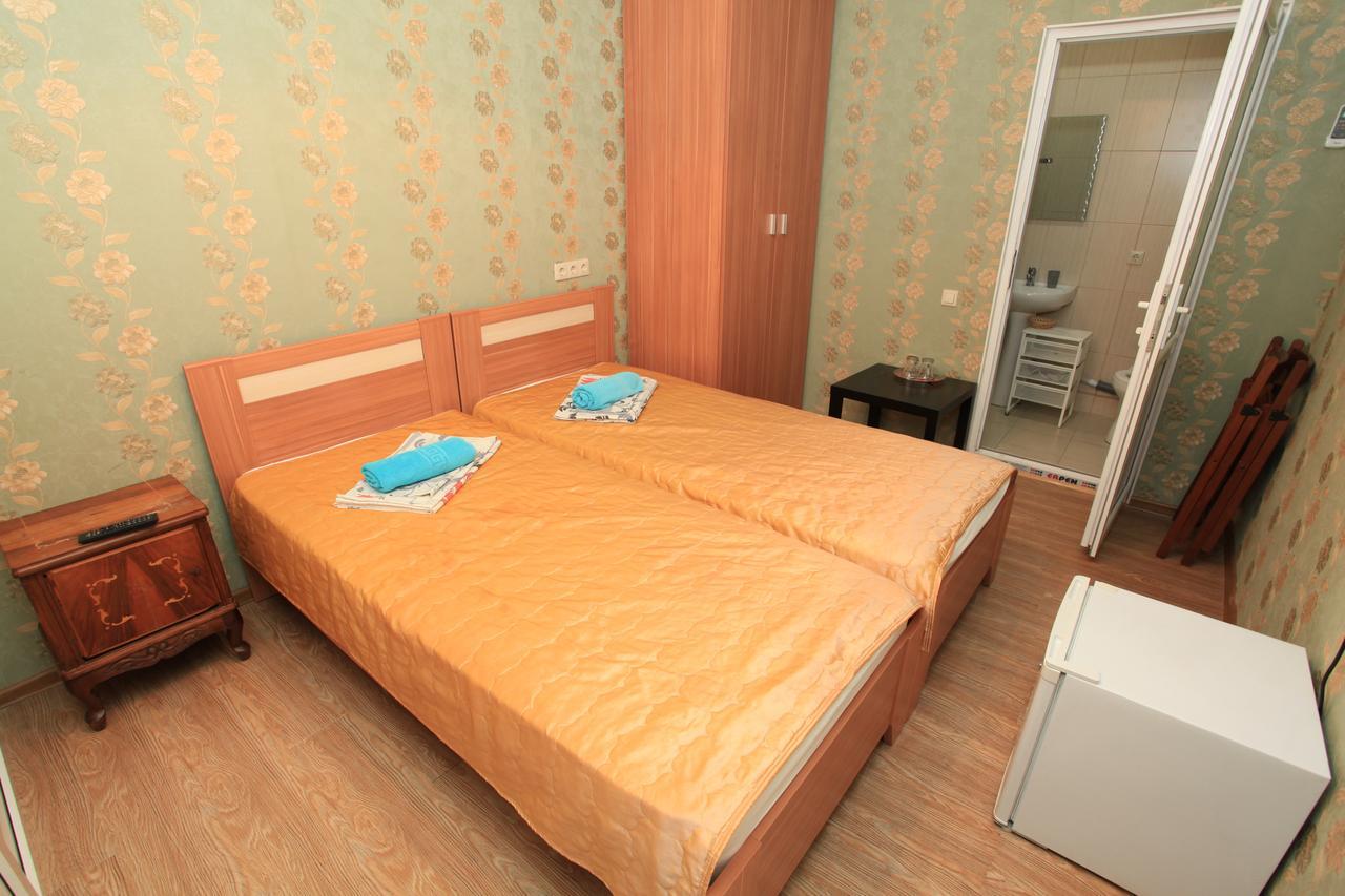 Guest House Esma Sukhumi Eksteriør bilde