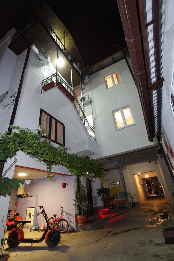 Guest House Esma Sukhumi Eksteriør bilde